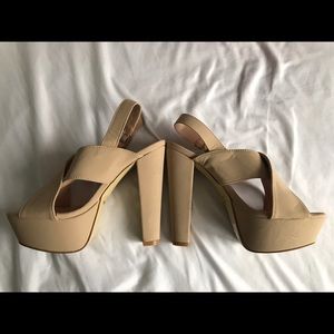Nude pumps